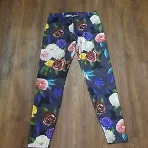 Xhilaration Flowered Ankle Leggings. Sz. L